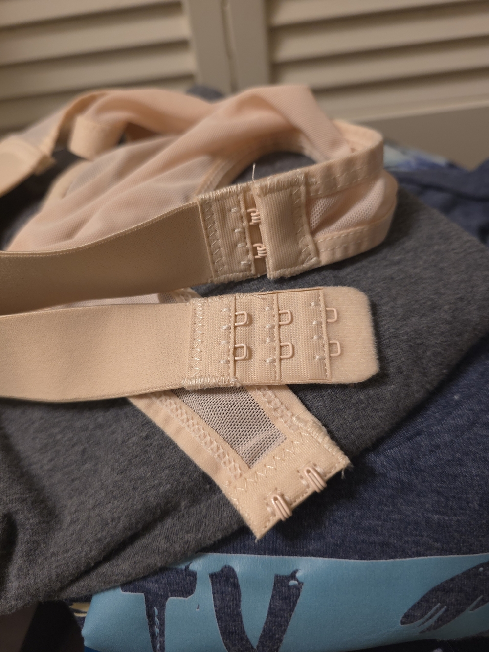 Front-Close Racerback T-Shirt Bra - Picture 5 of 7